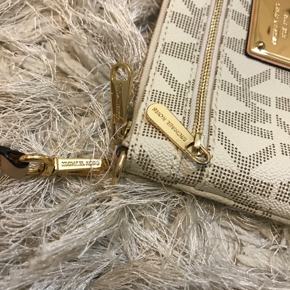 Michael Kors Mini Monogram Handbag Wallet Zipper - Picture 3 of 8